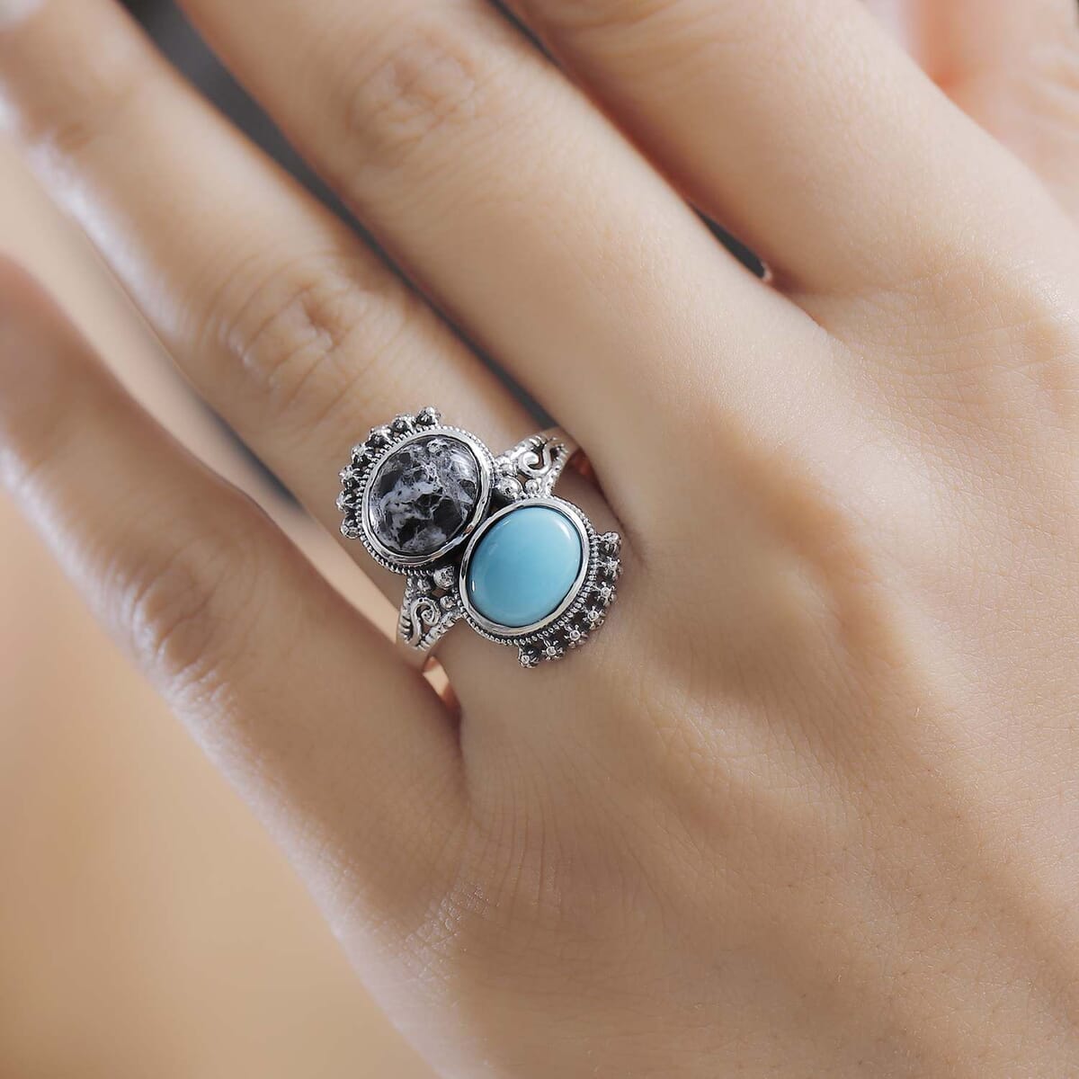 Artisan Crafted Sleeping Beauty Turquoise and White Buffalo 3.90 ctw Ring in Sterling Silver (Size 9.0) image number 2