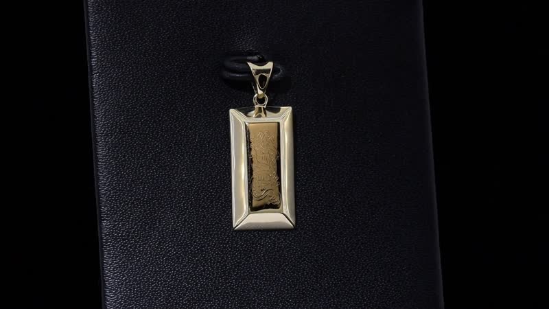 Iliana Dragon Bar Pendant in 18K Yellow Gold 1.30 Grams