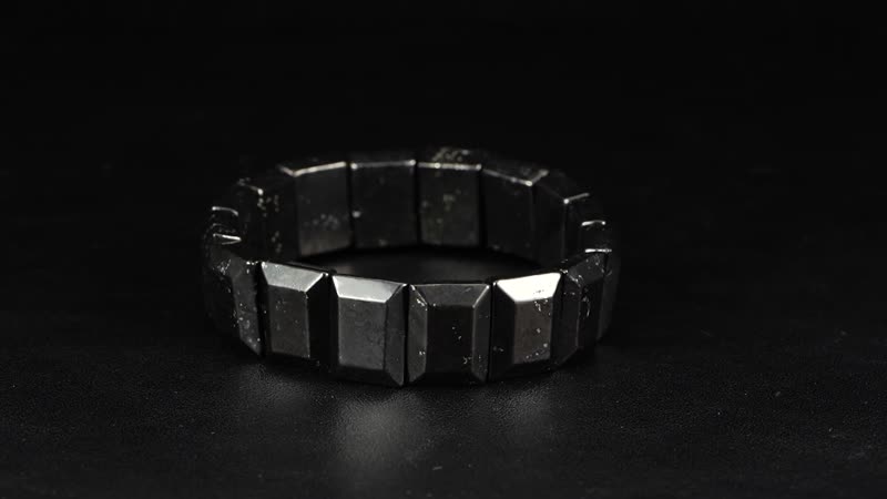 Shungite 170.00 ctw Block Stretch Bracelet
