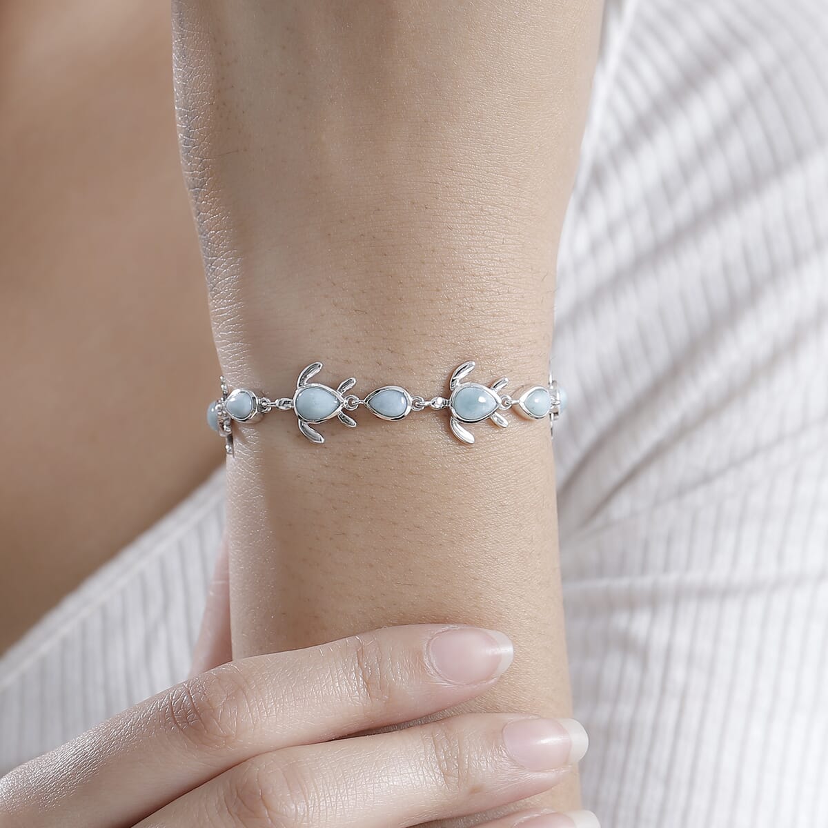 Natural Green Larimar 10.25 ctw Turtle Bracelet in Rhodium Over Sterling Silver (7.25 In) image number 2