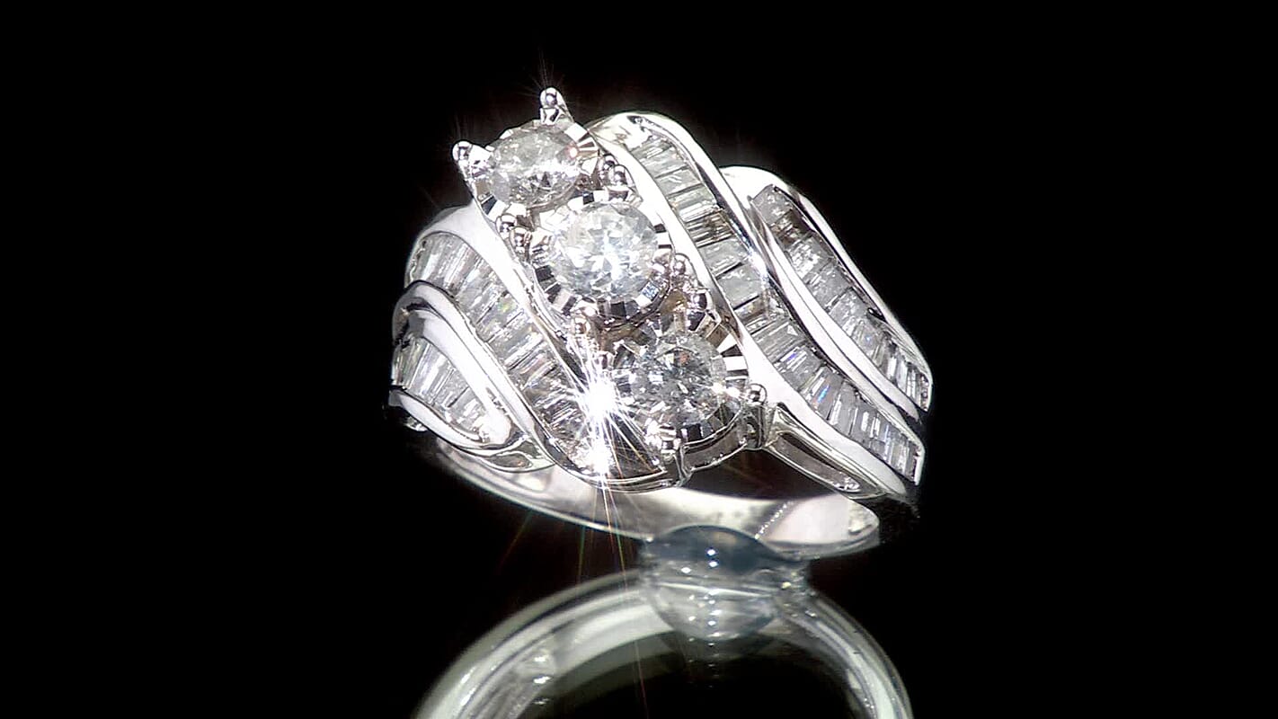 White Diamond 2.00 ctw Ring in 10K White Gold 5.35 Grams