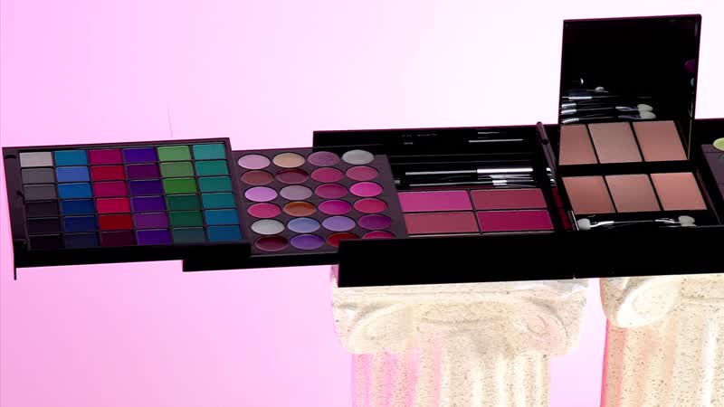 Closeout Malibu Glitz 132 Color Makeup Kit