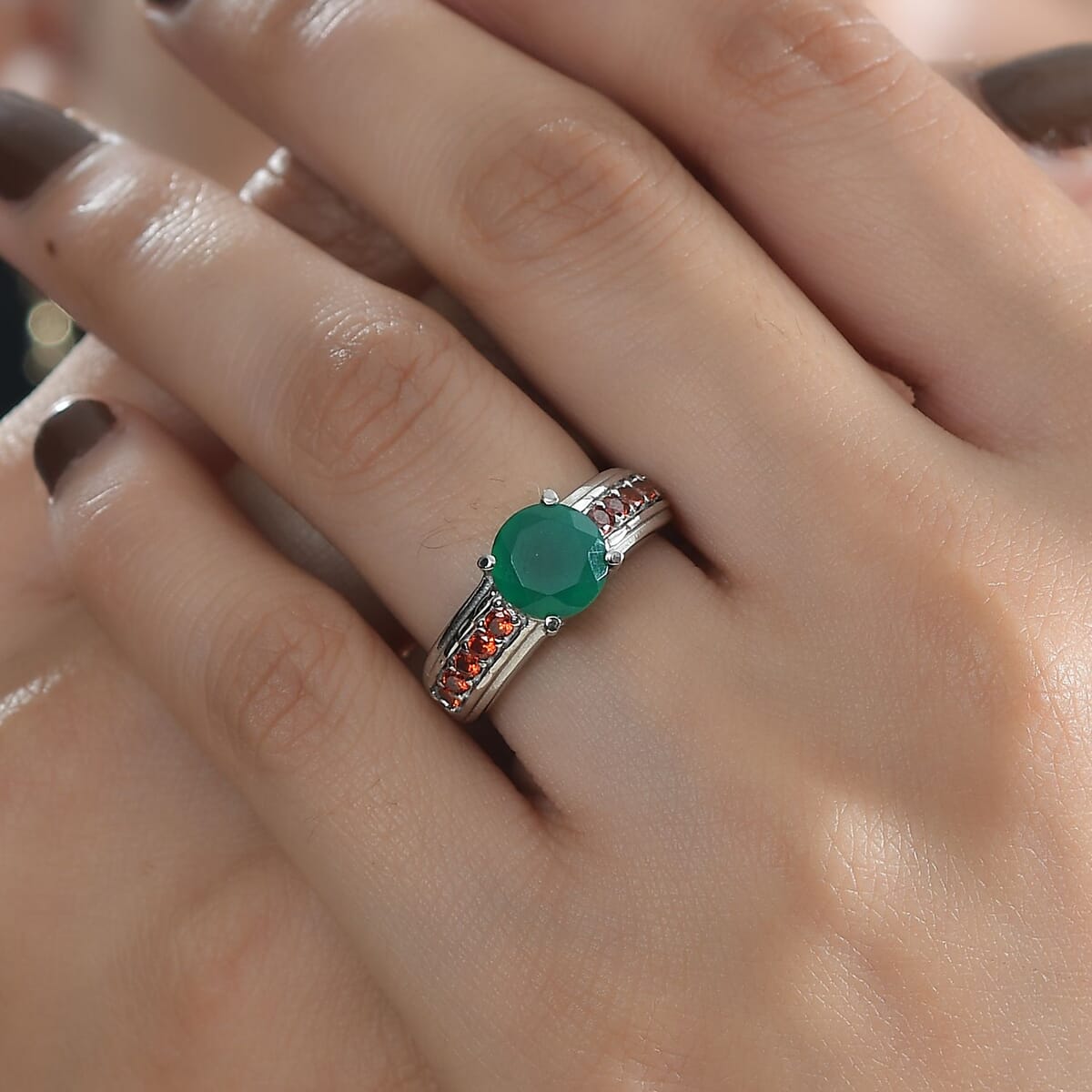 Green Onyx and Simulated Garnet 2.35 ctw Ring in Stainless Steel (Size 7.0) image number 2