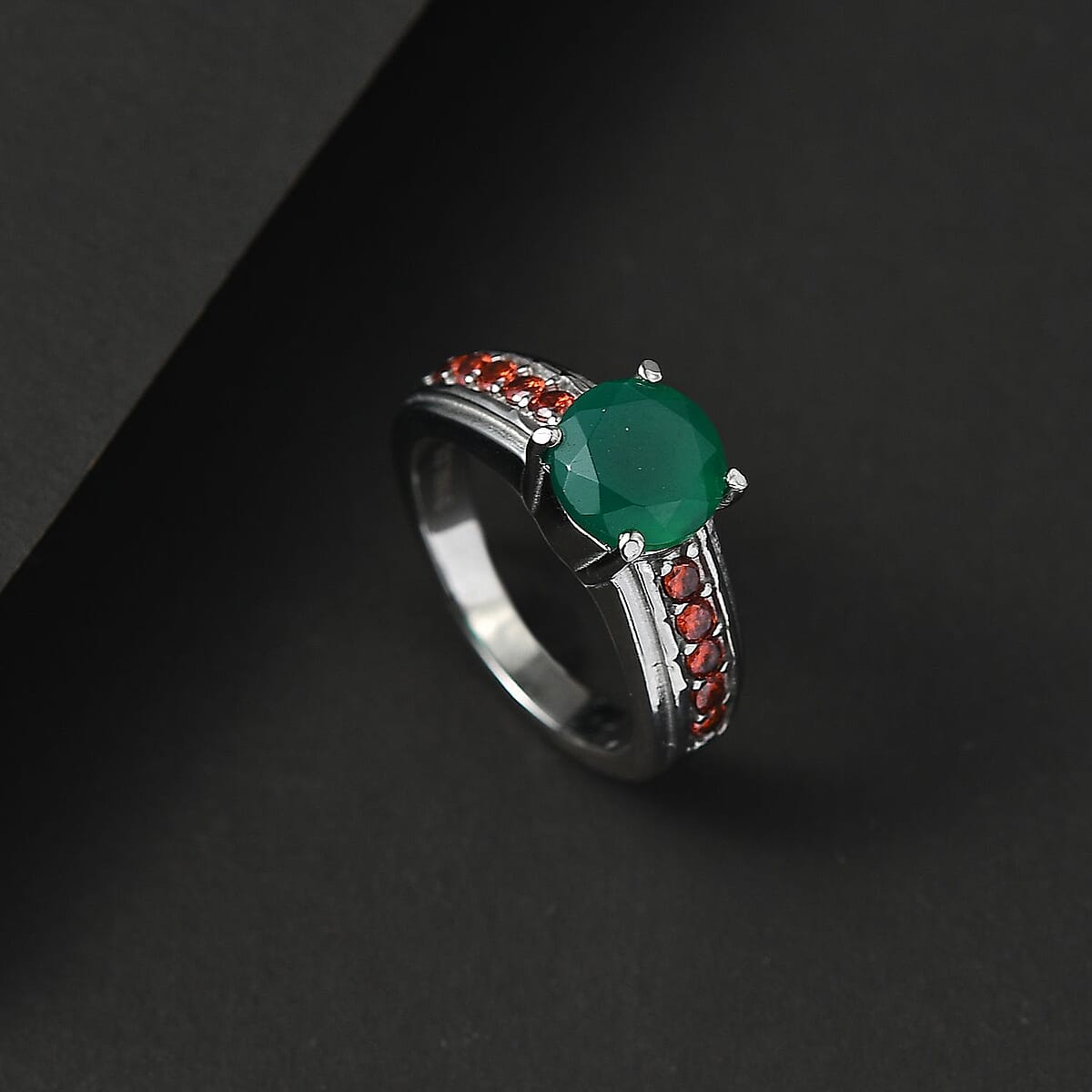 Green Onyx and Simulated Garnet 2.35 ctw Ring in Stainless Steel (Size 8.0) image number 1