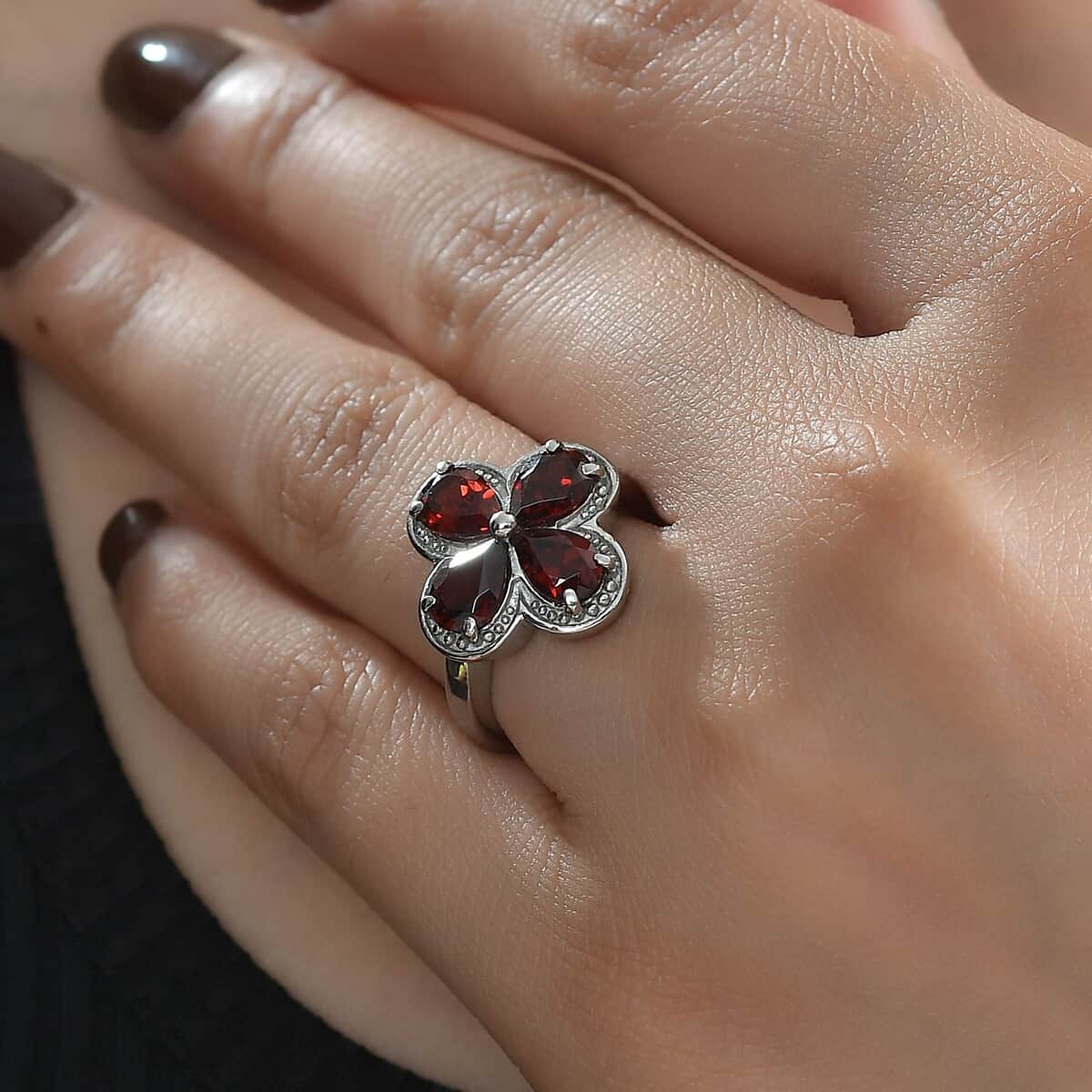 Mozambique Garnet 3.25 ctw Floral Ring in Stainless Steel (Size 10.0) image number 2