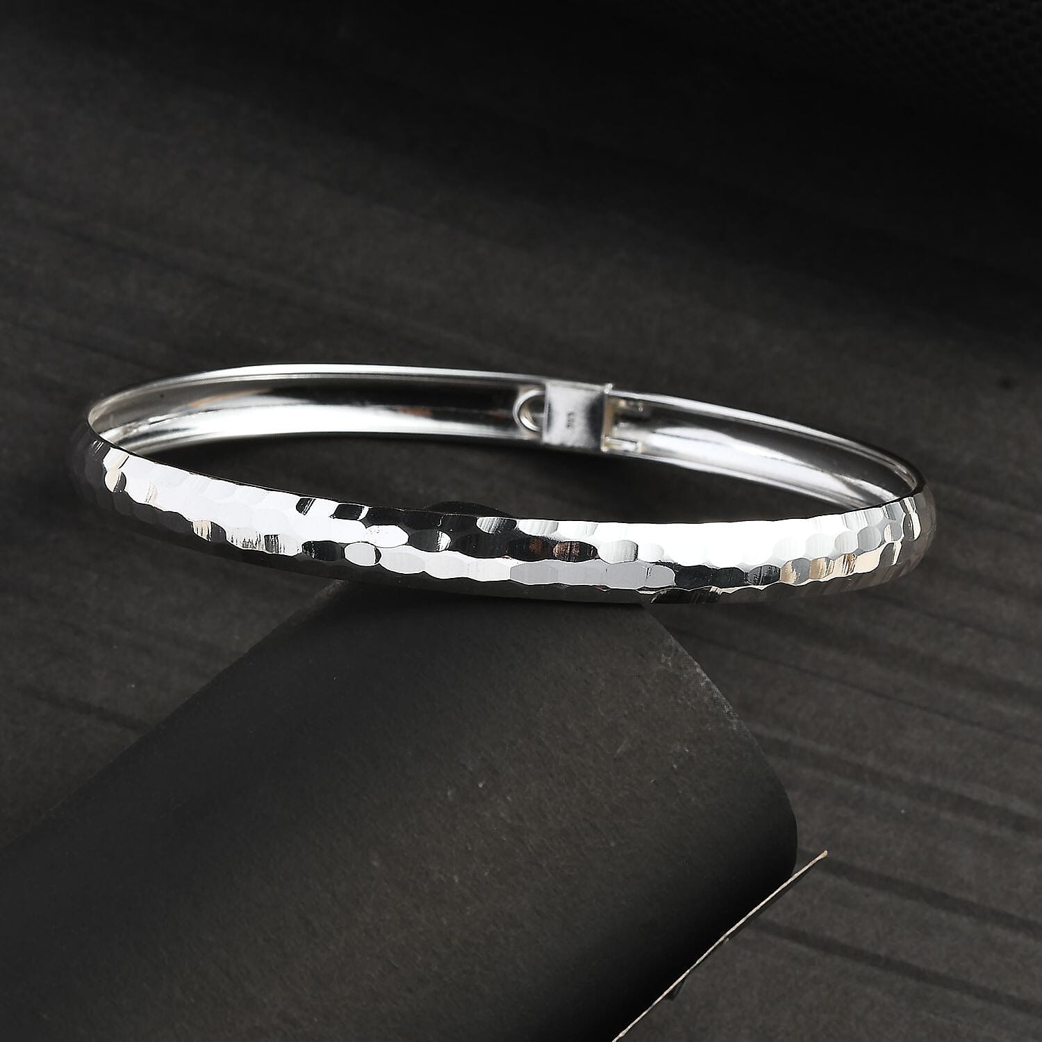 Hammered Textured Bangle Bracelet in Sterling Silver (7.25 in) 4.60 Grams