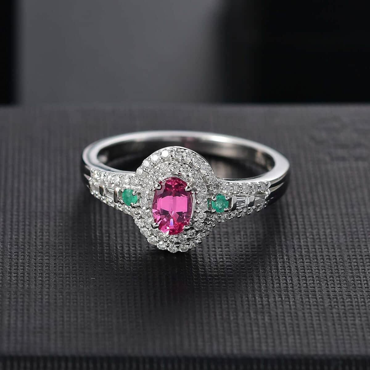 Luxoro 10K White Gold AAA Mahenge Spinel, Boyaca Colombian Emerald and Diamond (G-H, I2) (0.42 cts) Ring (Size 10.0) 1.00 ctw image number 1