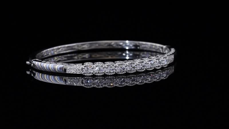 J Francis Embellished with Zirconia by Swarovski Bangle Bracelet in Rhodium Over Sterling Silver (7.25 In) 3.30 ctw