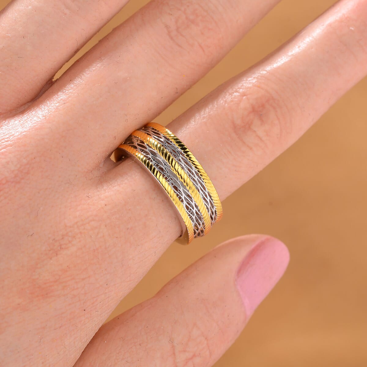 Band Ring in 14K YG and Rhodium Over Sterling Silver (Size 7.0) 3.65 Grams image number 1