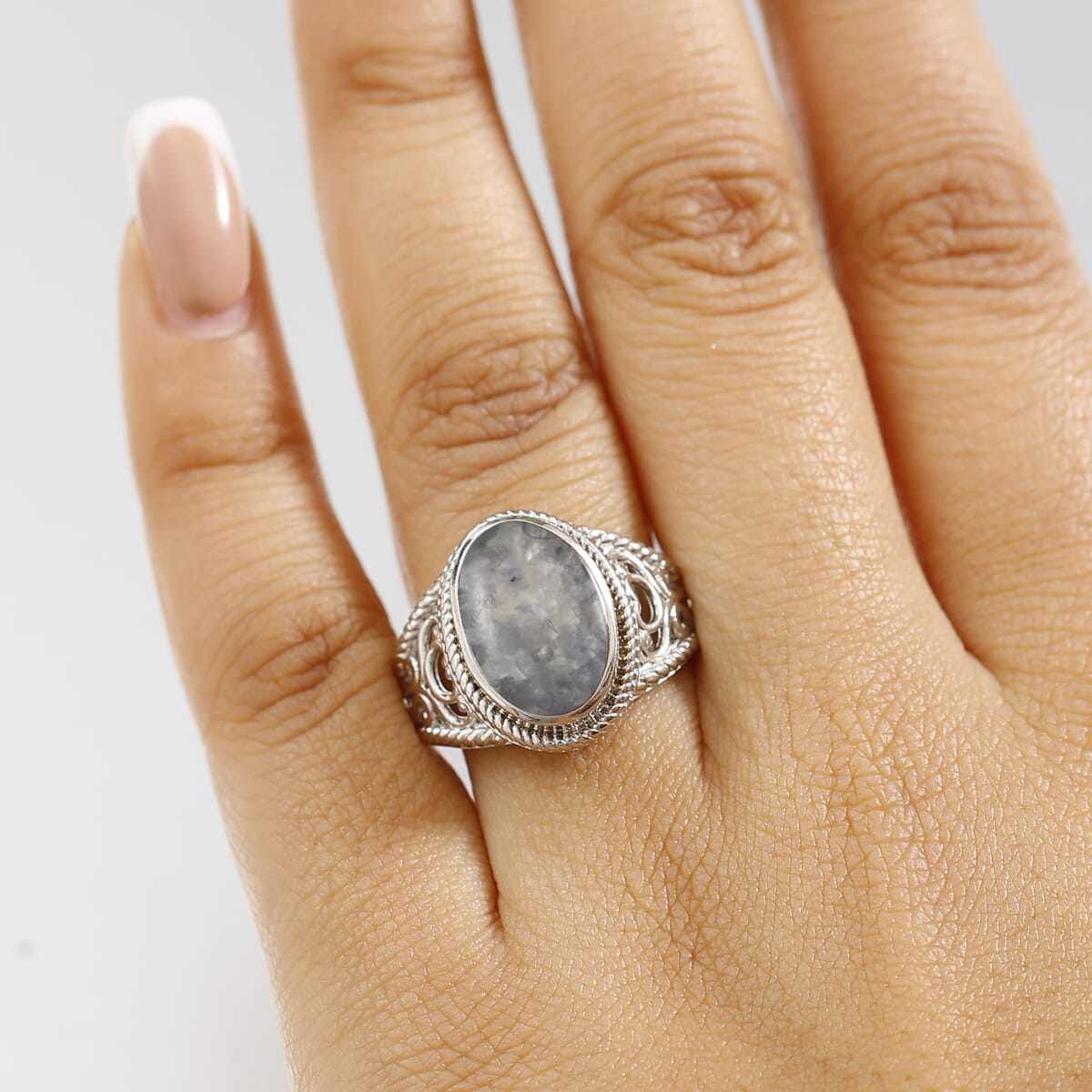 Matrix Tanzanite 5.50 ctw Ring in Platinum Over Copper with Magnet (Size 8.0) image number 2