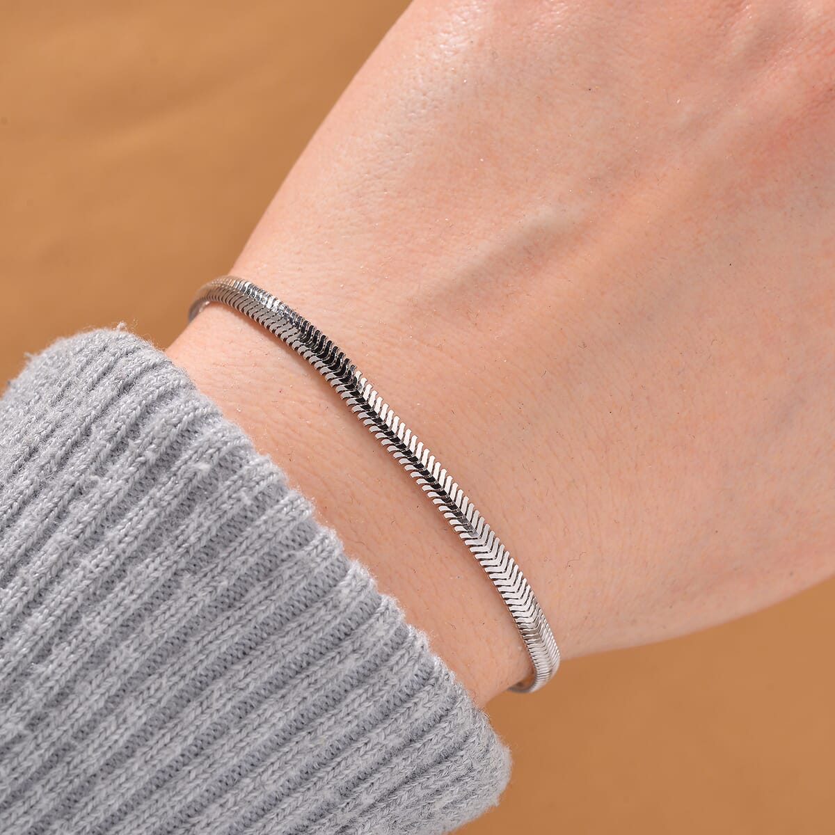 Herringbone Chain Bracelet in Rhodium Over Sterling Silver (6.50-8.0In) 3.50 Grams image number 1