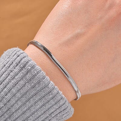 Herringbone Chain Bracelet in Rhodium Over Sterling Silver (6.50-8.0In) 3.50 Grams