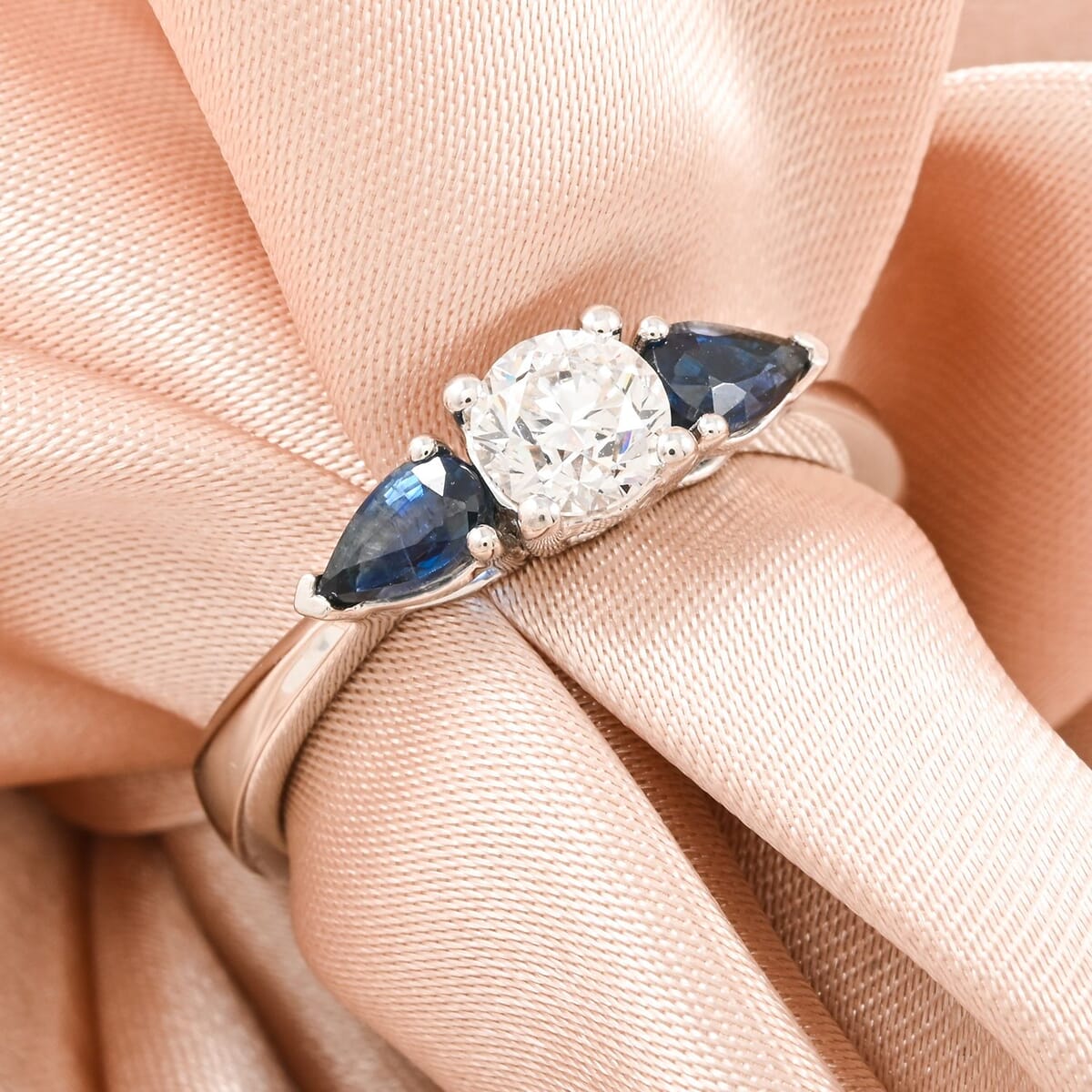 Modani White Diamond VVS1 and Blue Sapphire 0.90 ctw Ring in 950 Platinum (Size 10.5) 4.10 Grams image number 1