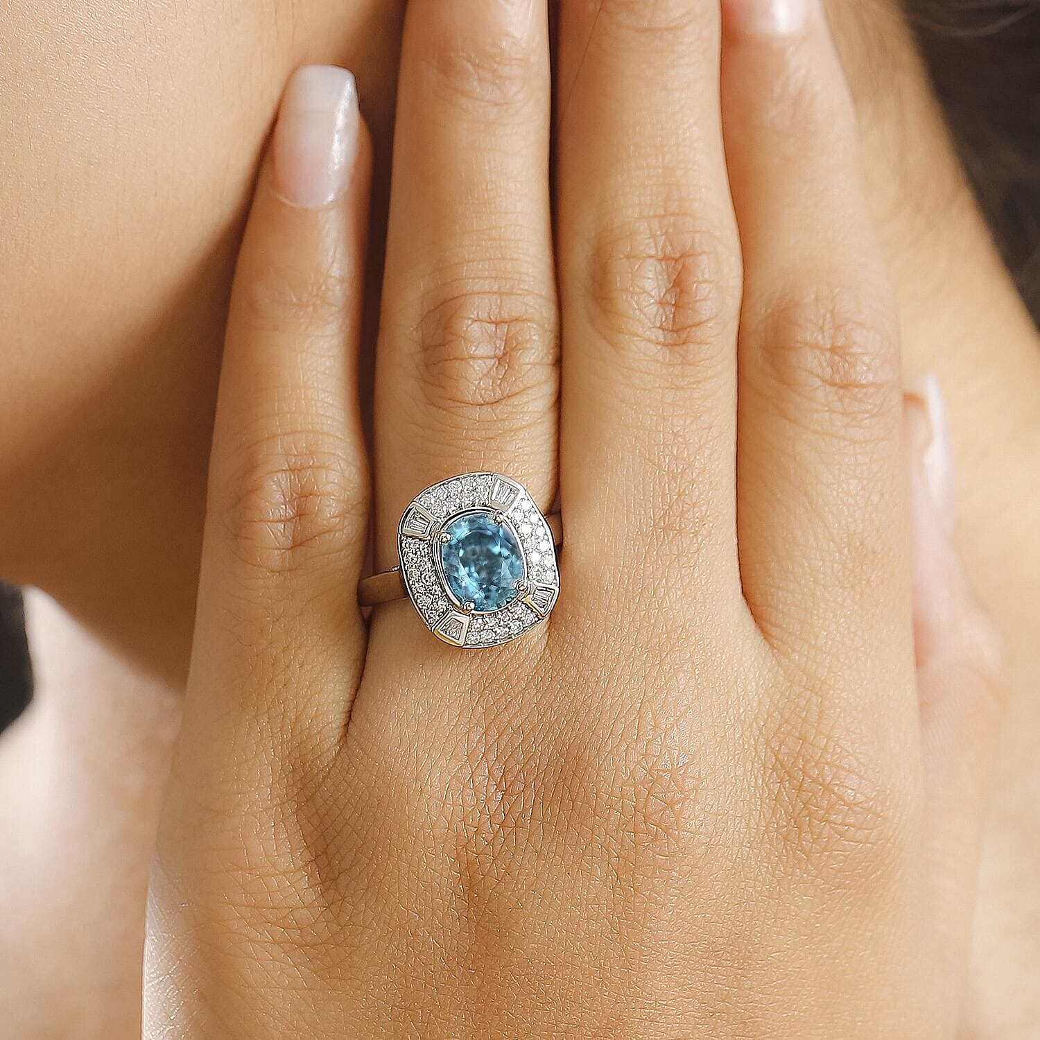 Rhapsody 950 Platinum AAAA Ratanakiri Blue Zircon, Diamond (E-F, VS) (0.57 cts) Ring (Size 10.0) (7.85 g) 6.00 ctw