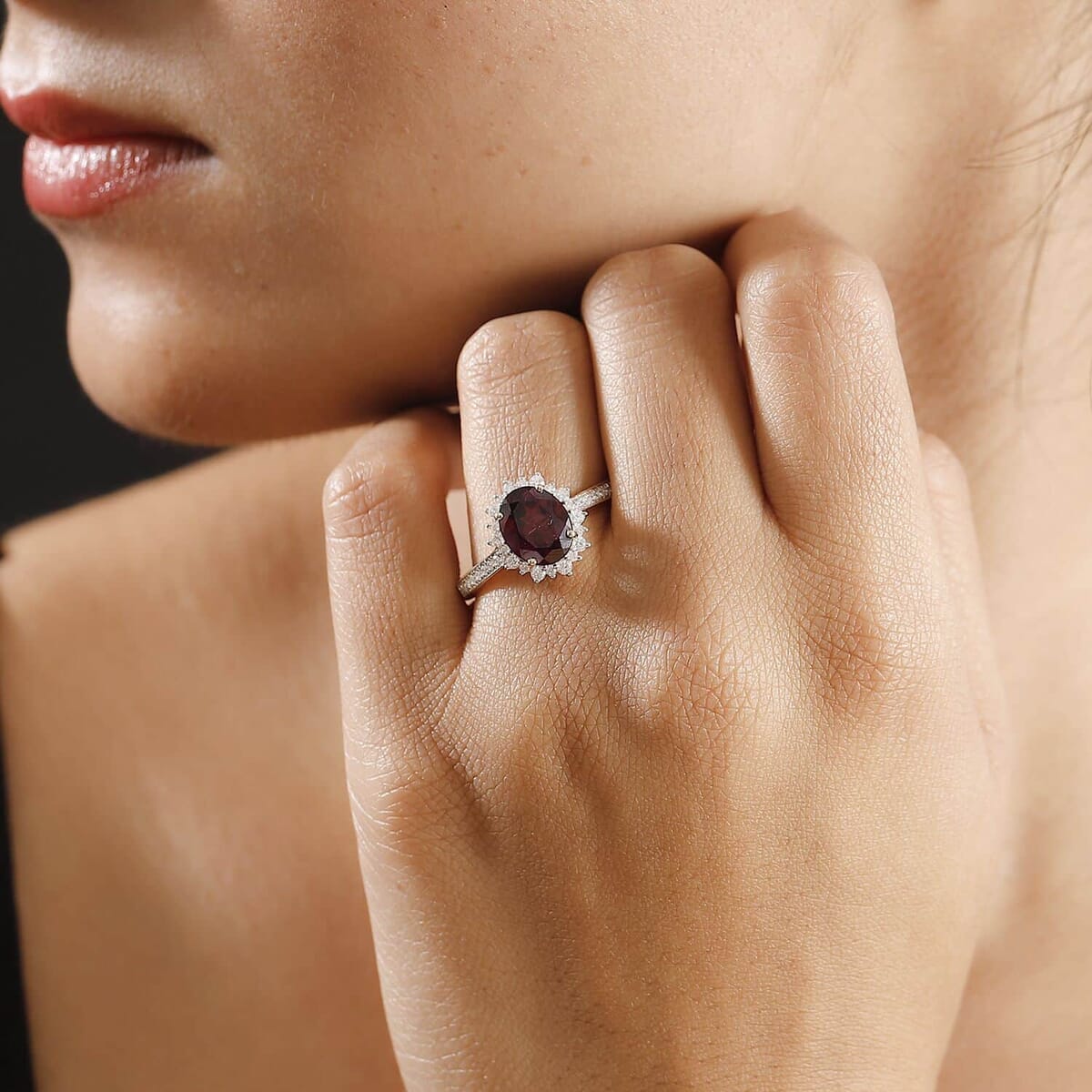Certified & Appraised Luxoro 10K Yellow Gold AAA Radiant Ember Garnet, Diamond (I2) (0.52 cts) Sunburst Ring (Size 8.5) 3.70 ctw image number 2