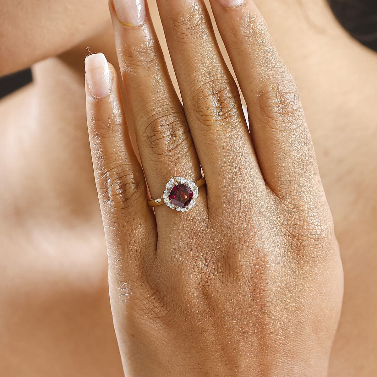 Certified & Appraised Luxoro AAA Radiant Ember Garnet and I2 Diamond 2.00 ctw Ring in 10K Yellow Gold (Size 7.0) image number 2