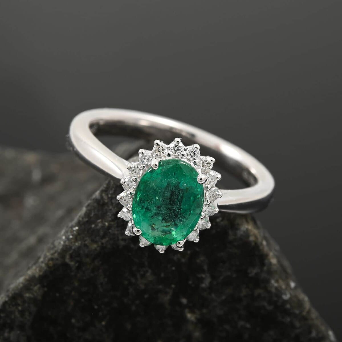 Rhapsody 950 Platinum AAAA Kagem Zambian Emerald, Diamond (E-F, VS) (0.17 cts) Ring (Size 5.5) (6.30 g) 1.30 ctw image number 1