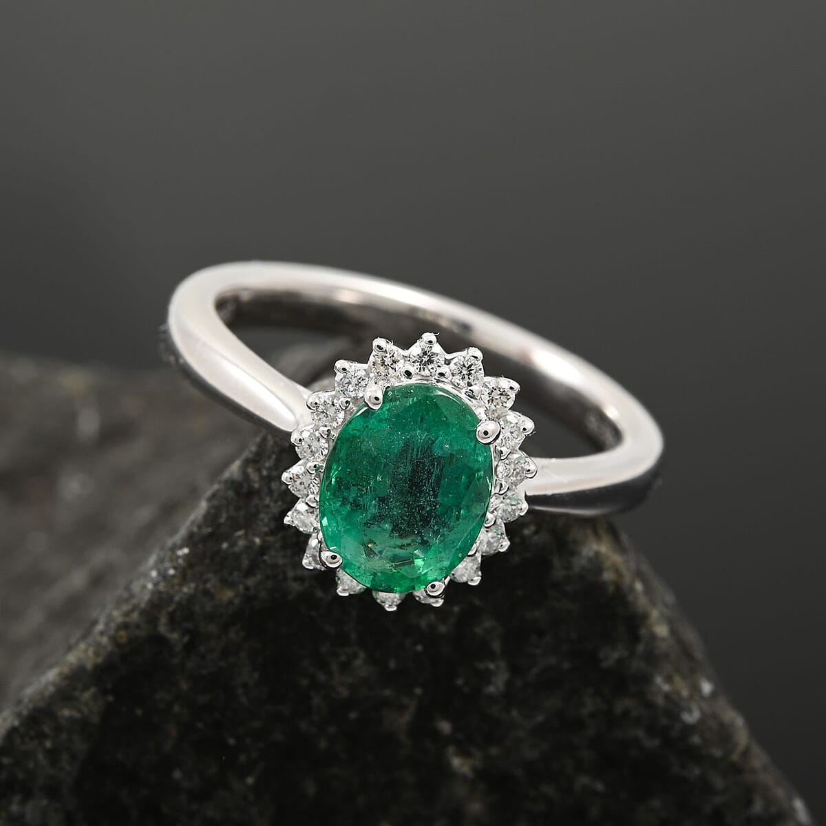 Certified & Appraised Rhapsody AAAA Nova Era Emerald and E-F VS Diamond 1.30 ctw Ring in 950 Platinum (Size 8.0) 6.30 Grams image number 1