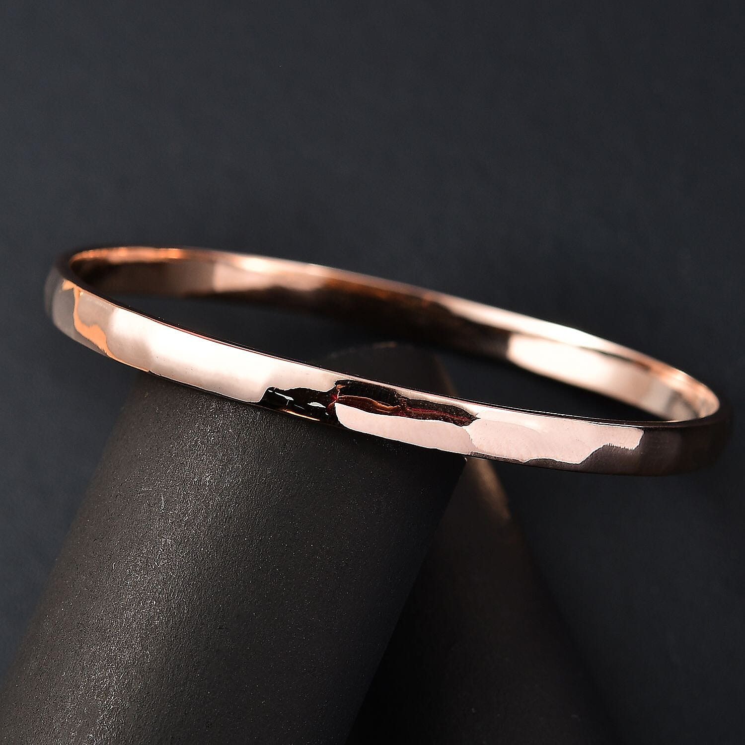 Bangle Bracelet in 18K Rose Gold (7.25 In) 23 Grams