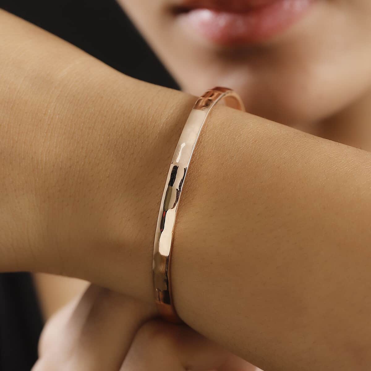 Bangle Bracelet in 18K Rose Gold (7.25 In) 23 Grams image number 2