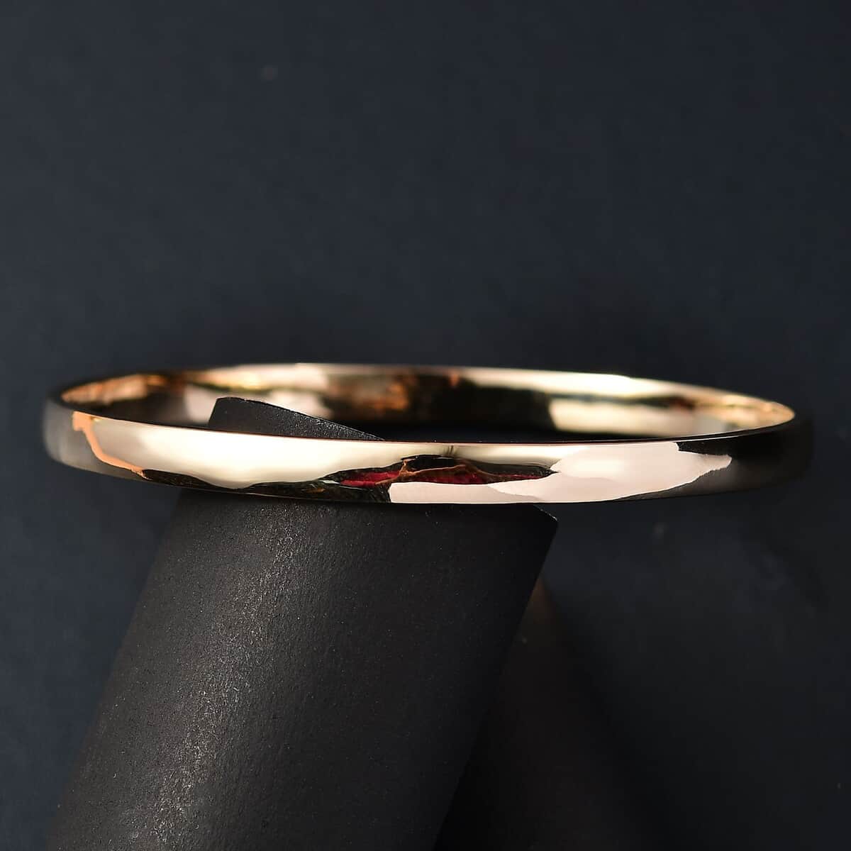 Bangle Bracelet in 18K Yellow Gold (7.25 In) 23.40 Grams image number 1