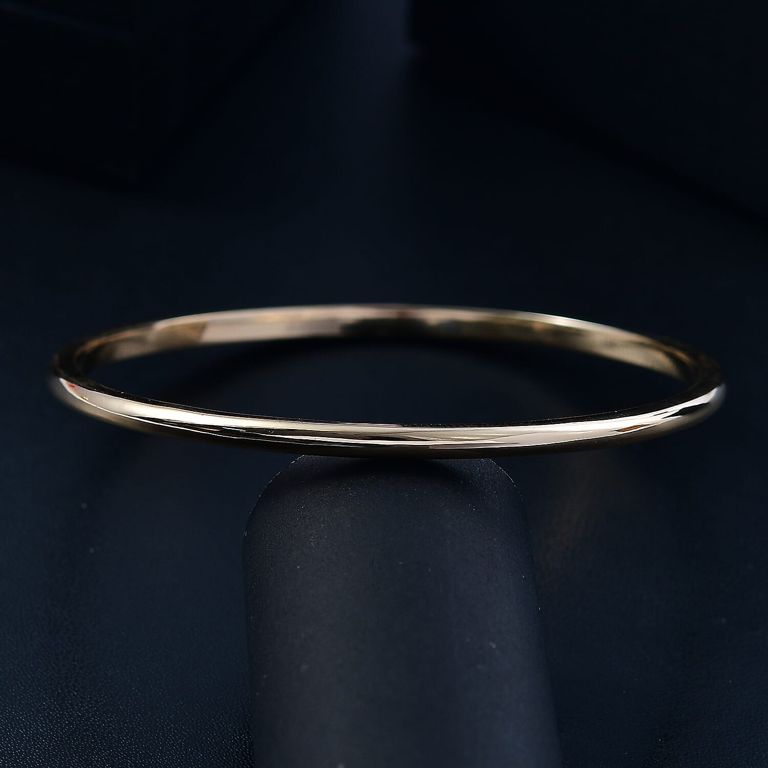 Bangle Bracelet in 18K Yellow Gold (7.25 In) 22.20 Grams