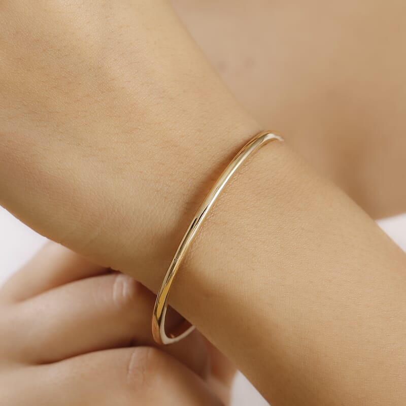 Bangle Bracelet in 18K Yellow Gold (7.25 In) 22.20 Grams