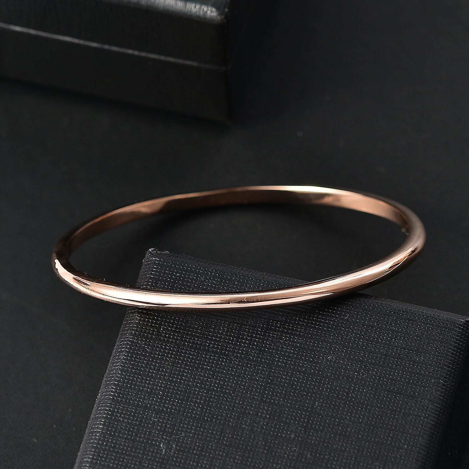 Bangle Bracelet in 18K Rose Gold (7.25 In) 21.85 Grams