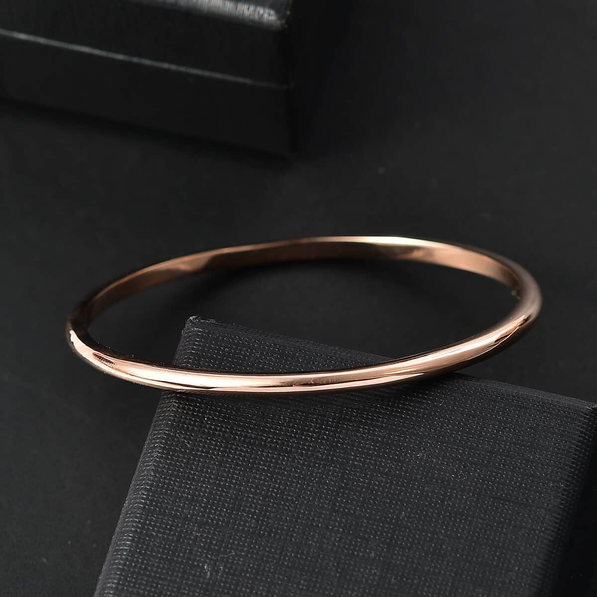 Bangle Bracelet in 18K Rose Gold (7.25 In) 21.85 Grams image number 1