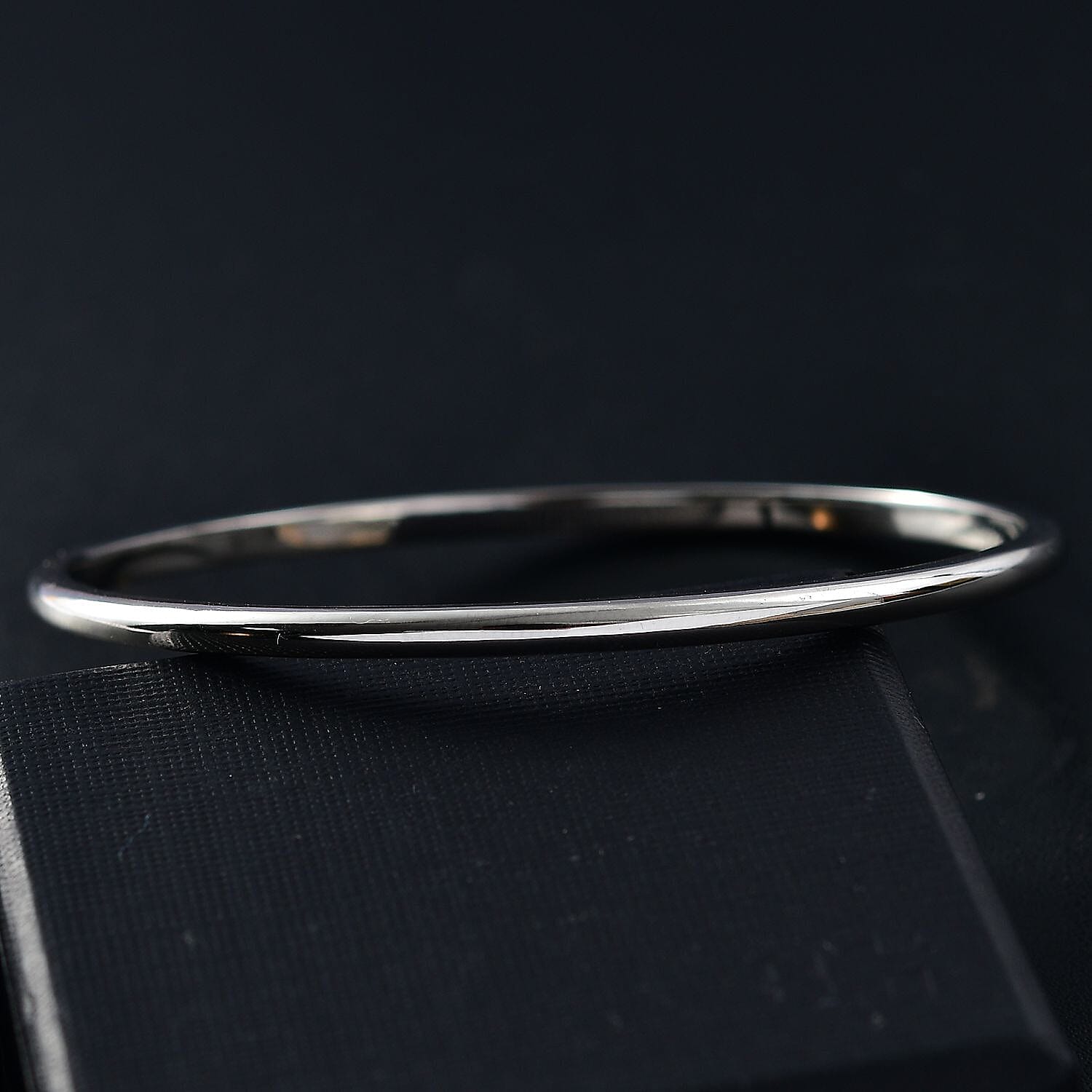 950 Platinum Bangle Bracelet (7.25 In) 20.85 Grams