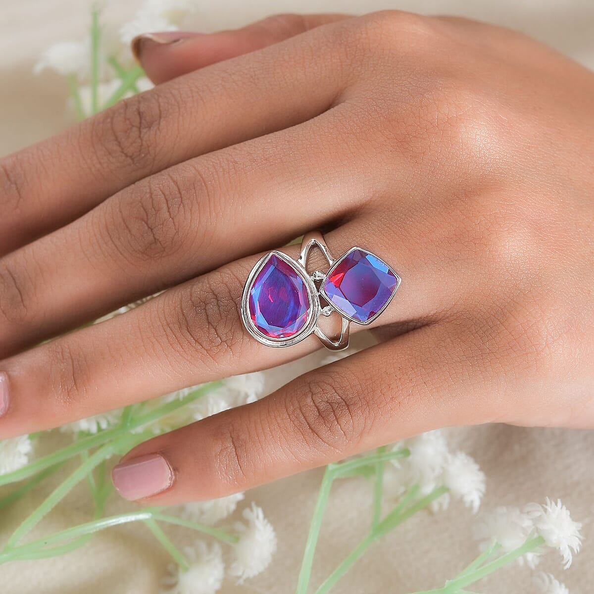 Sajen Silver Rainbow Pink Mystic Doublet Quartz 7.80 ctw Ring in Rhodium Over Sterling Silver (Size 9.0) image number 2