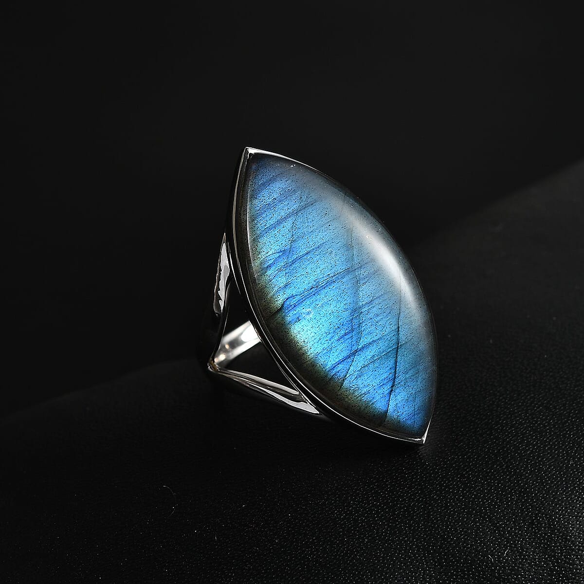 Sajen Silver Malagasy Labradorite 19.60 ctw Ring in Rhodium Over Sterling Silver (Size 7.0) image number 1