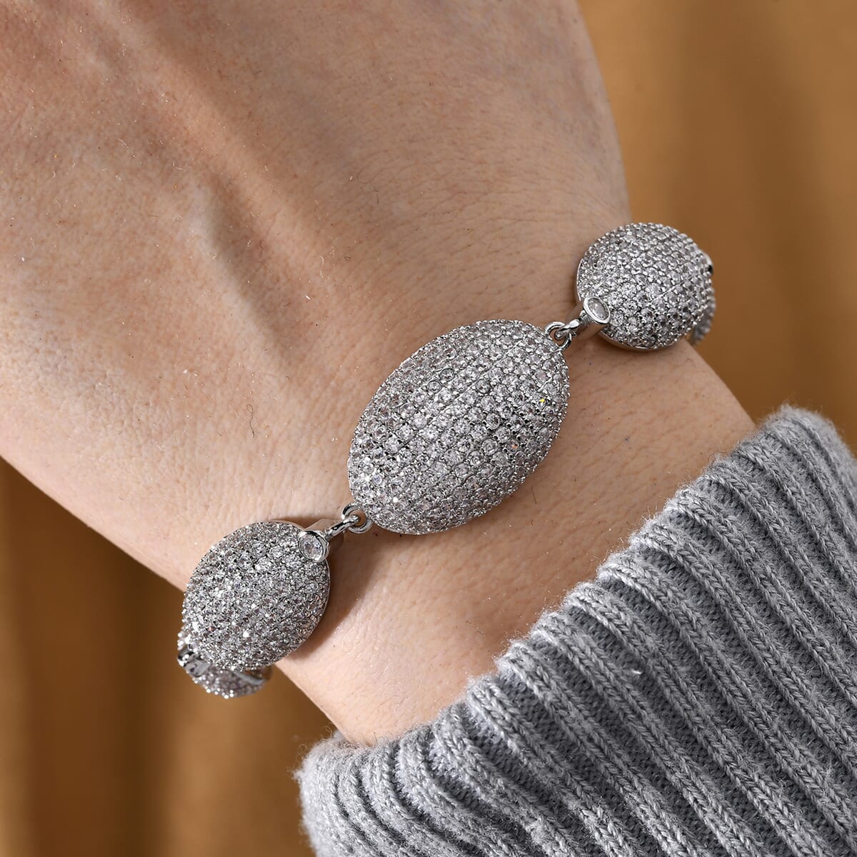 Simulated Lustrous Link Diamond 2.50 ctw Bracelet in Silvertone (7.50 In) image number 1