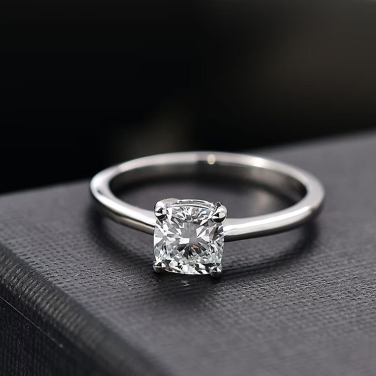 IGI Certified Luxuriant Lab Grown Diamond E-F VS 1.00 ctw Solitaire Ring in 10K White Gold (Size 7.0) image number 7