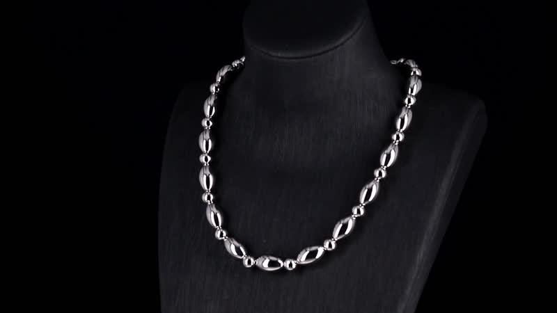 Oval and Round Shape Necklace (18-20 Inches) in Silvertone