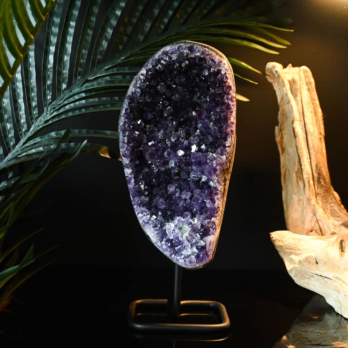 Amethyst on Stand -L Approx. 12700ctw image number 1