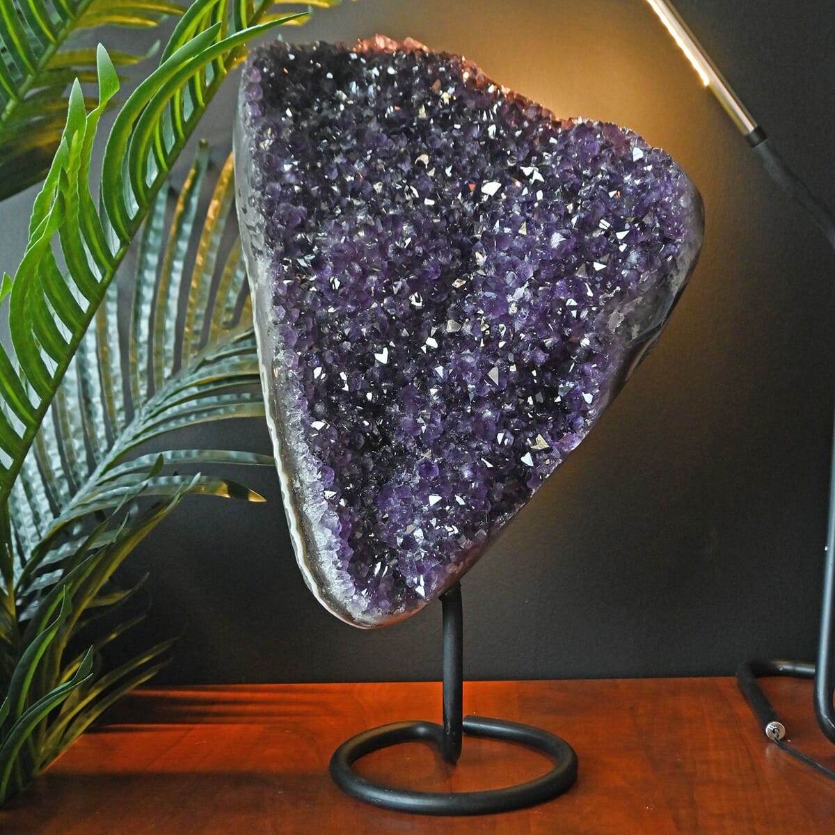 Amethyst on Stand -XXXL Approx. 66000ctw  image number 1