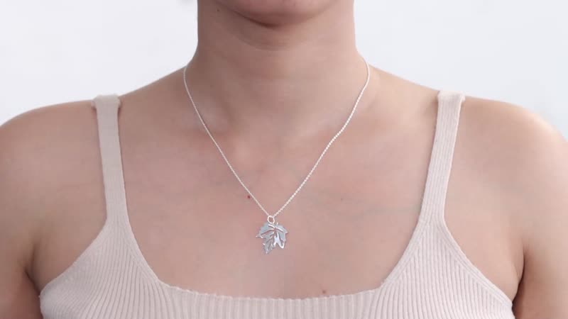Leaf Necklace in Sterling Silver 2.50 Grams 20 Inches