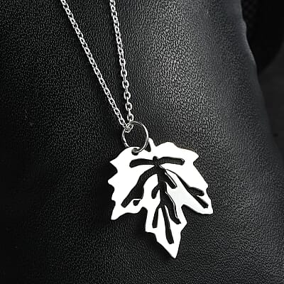 Leaf Pendant Necklace in Sterling Silver 2.50 Grams 20 Inches