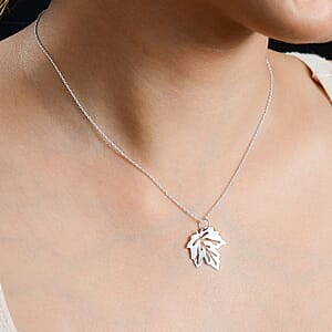 Leaf Pendant Necklace in Sterling Silver 2.50 Grams 20 Inches