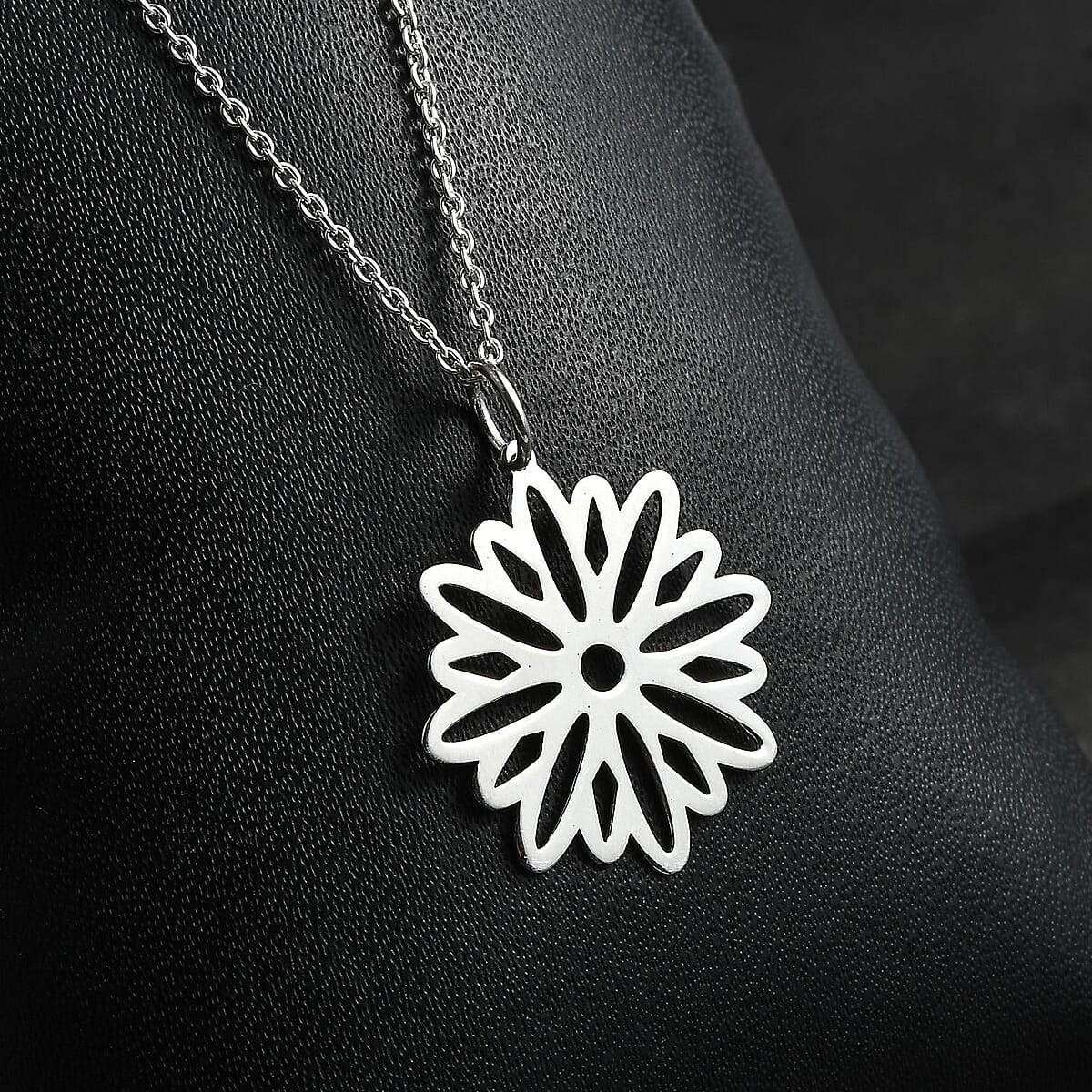 Necklace in Sterling Silver 2.50 Grams 20 Inches image number 1