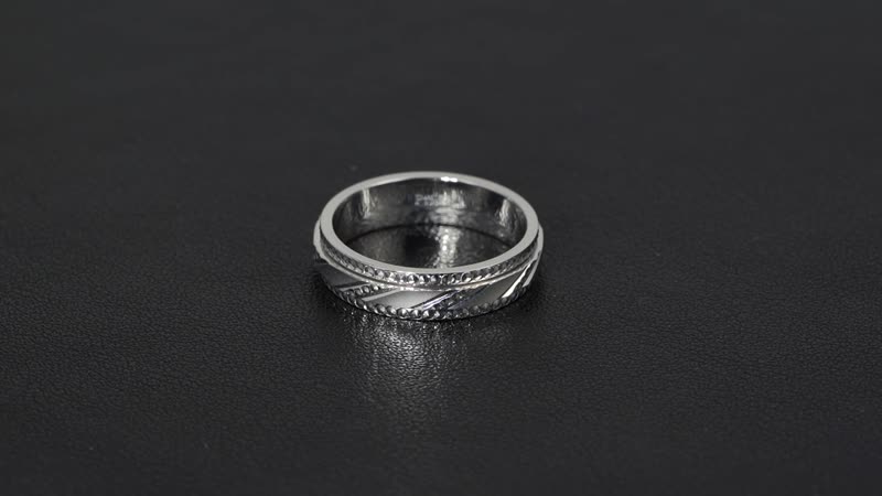 Doorbuster 950 Platinum Spinner Band Ring (Size 6.0) (7.80 g)