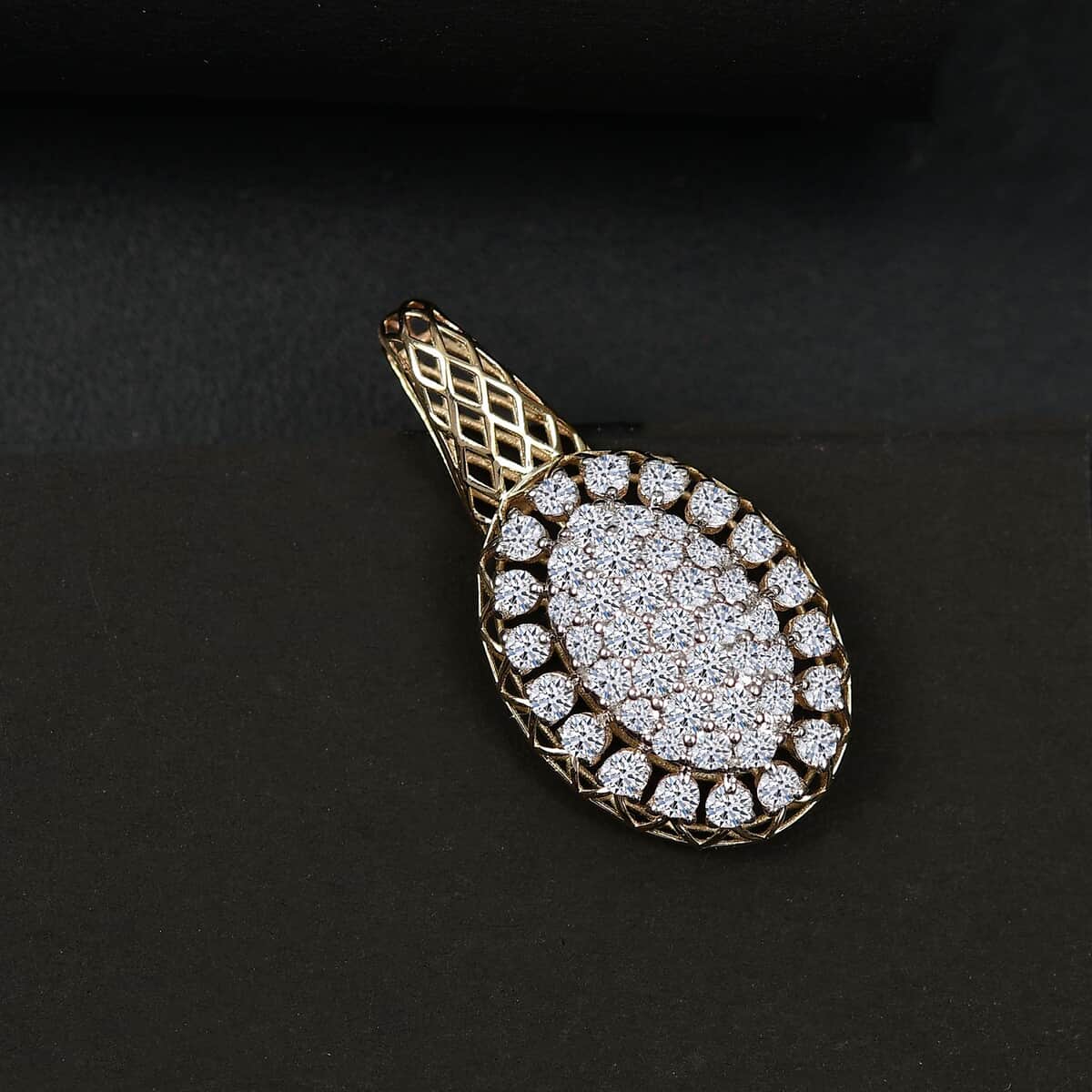 Luxuriant Lab Grown Diamond E-F VS 1.50 ctw Pendant in 10K Yellow Gold (Del. in 10-12 Days) image number 1