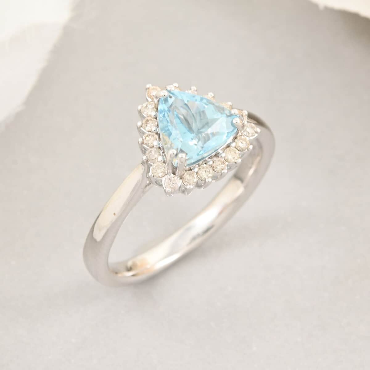 Certified & Appraised Luxoro AAA Santa Maria Aquamarine and G-H I2 Diamond 1.20 ctw Ring in 10K White Gold (Size 10.0) image number 1