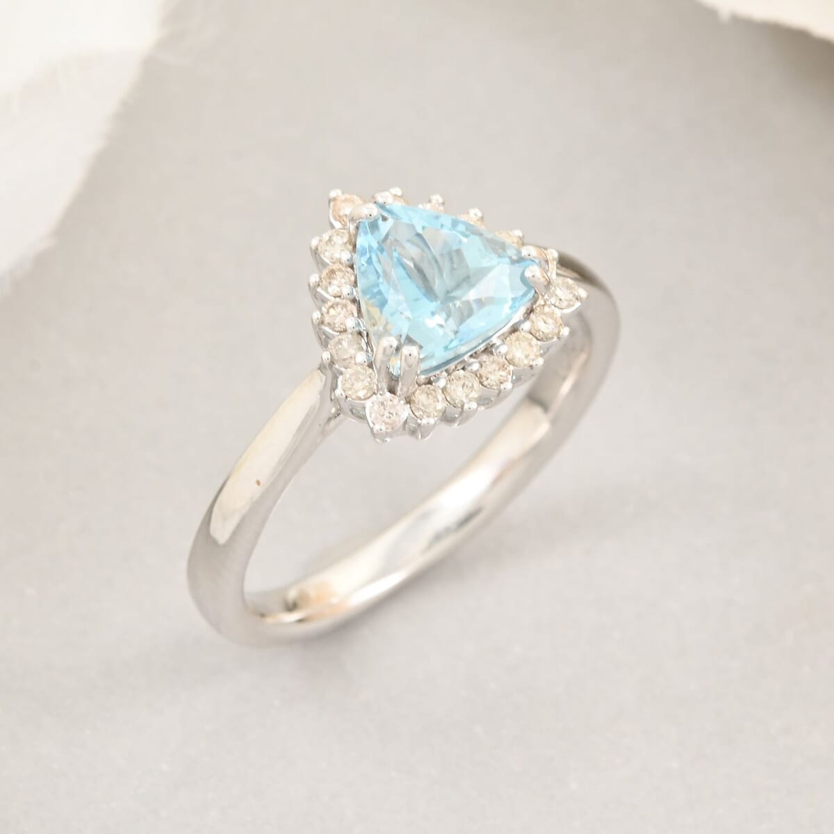 Certified & Appraised Luxoro AAA Santa Maria Aquamarine and G-H I2 Diamond 1.20 ctw Ring in 10K White Gold (Size 8.0) image number 1