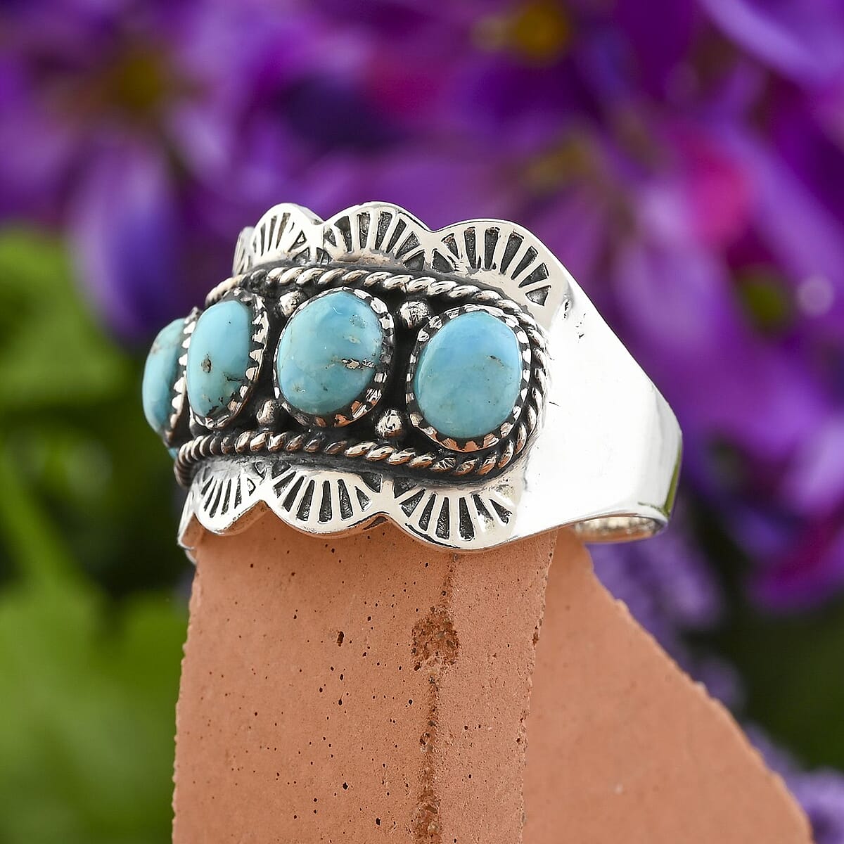 Santa Fe Style Kingman Turquoise 3.35 ctw 5 Stone Ring in Sterling Silver (Size 6.0) image number 1