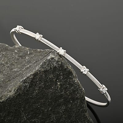 Modani 14K White Gold Diamond (VS) Wristlet Total Metal weight (6.90 g) Including Titanium Spring weight 0.33 ctw