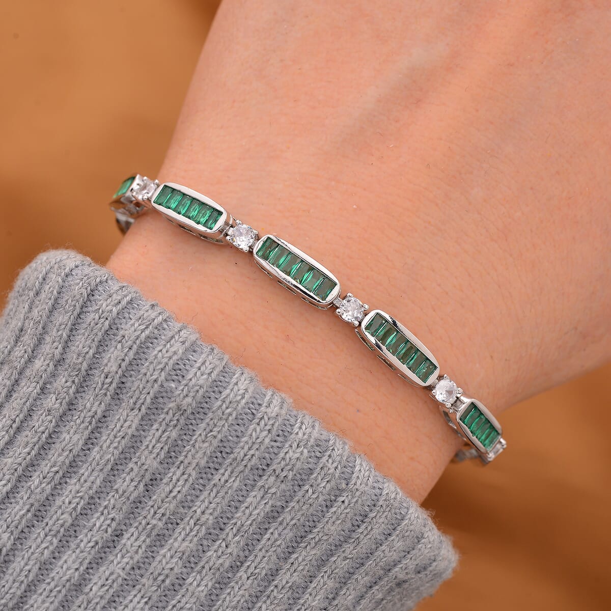 Simulated Green and White Diamond Bracelet in Silvertone (7.75 In) image number 1