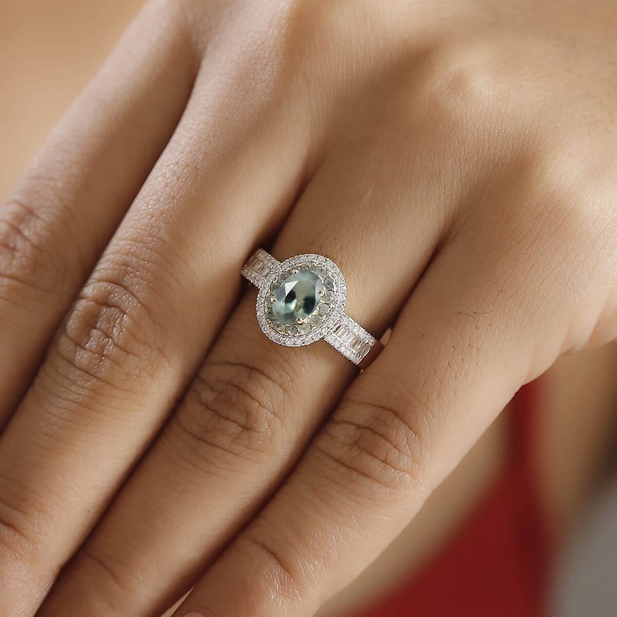 Luxoro AAA Narsipatnam Alexandrite and I2 Diamond 1.35 ctw Double Halo Ring in 10K Yellow Gold (Size 6.5) image number 2