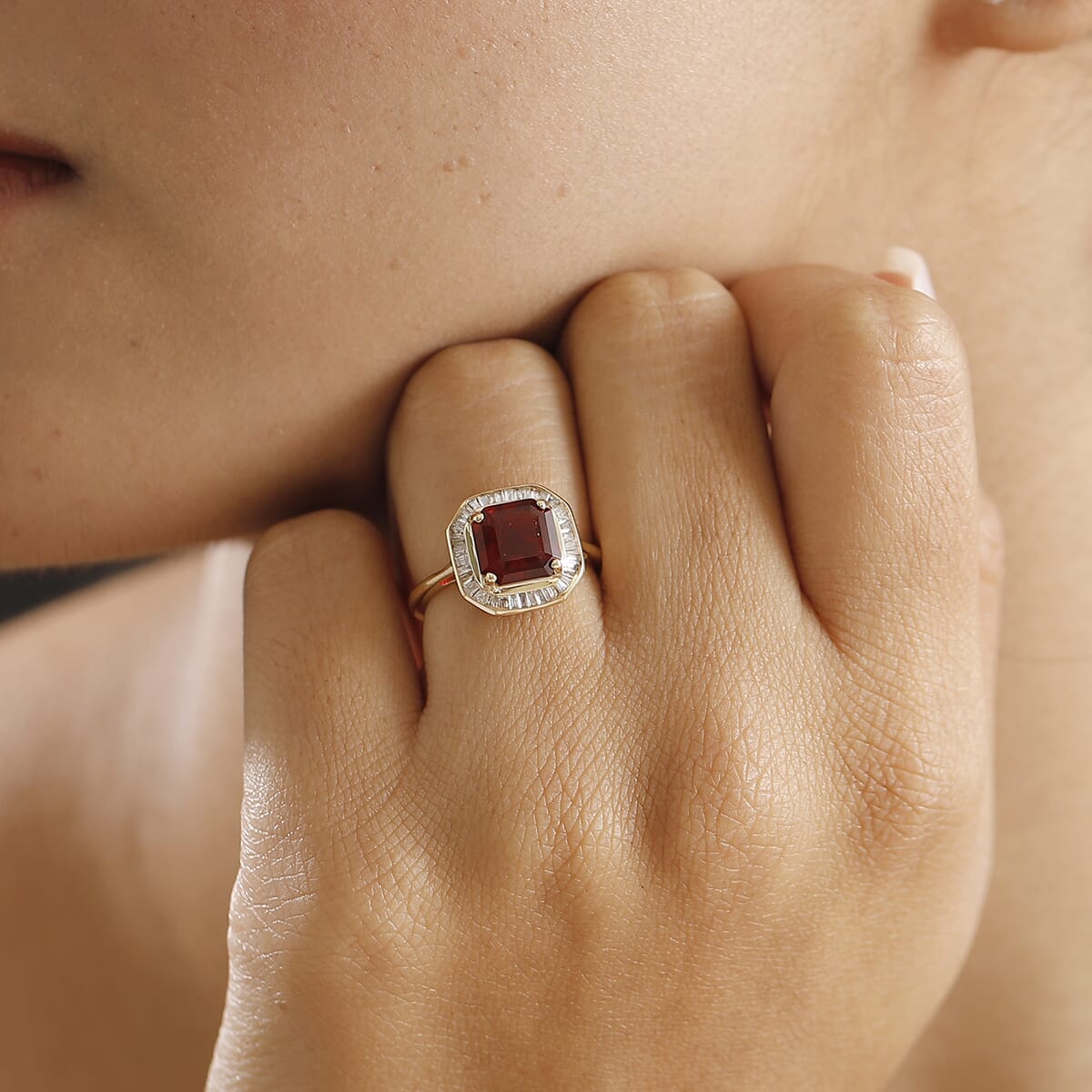 Luxoro Premium Mexican Cherry Fire Opal and G-H I3 Diamond 1.90 ctw Ring in 10K Yellow Gold (Size 7.0) image number 2
